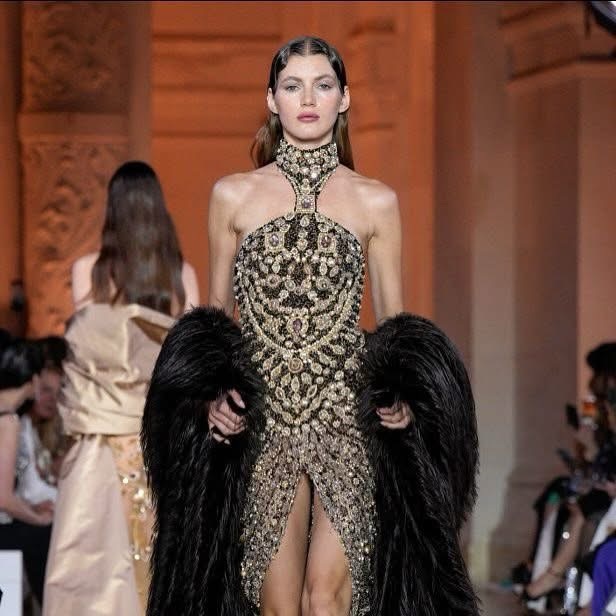 MODE Fashion Week haute couture  Elie Saab : Elie Saab invente sa propre royauté