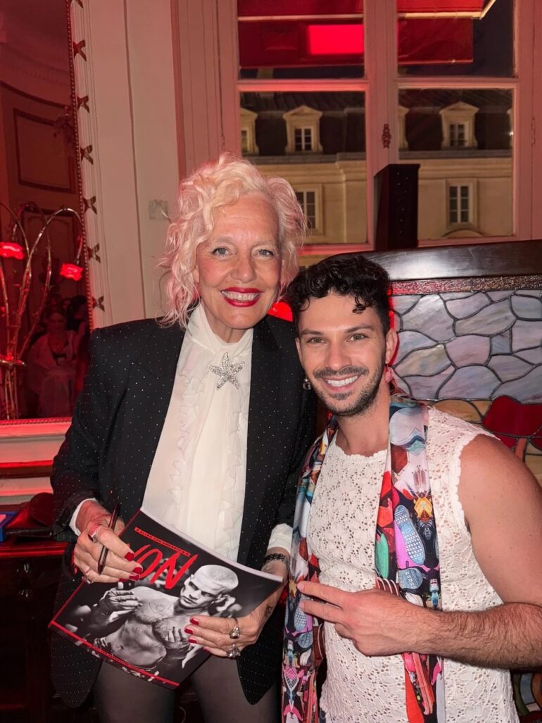 Maxim’s, temple du désir, Ellen von Unwerth dégaine son glamour féroce